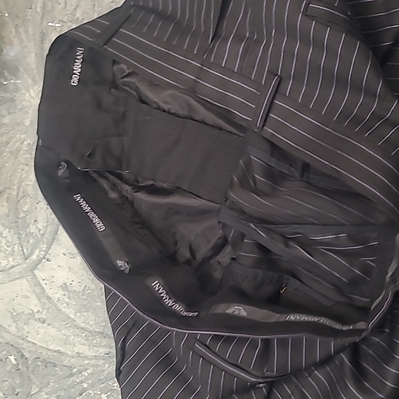 GIORGIO ARMANI Men's WOOL STRIPPED SUIT LARGE Like New - Picture 9 of 13